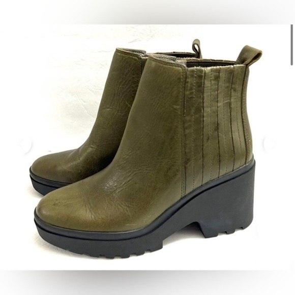 Eileen Fisher Kat olive distressed‎ leather lug sole Chelsea ankle boots size 11 - Picture 13 of 16